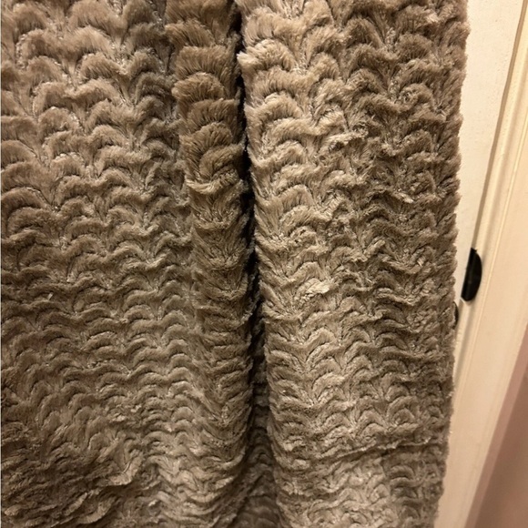 Nicole Miller Textured Tan Blanket EUC!! - Picture 9 of 16